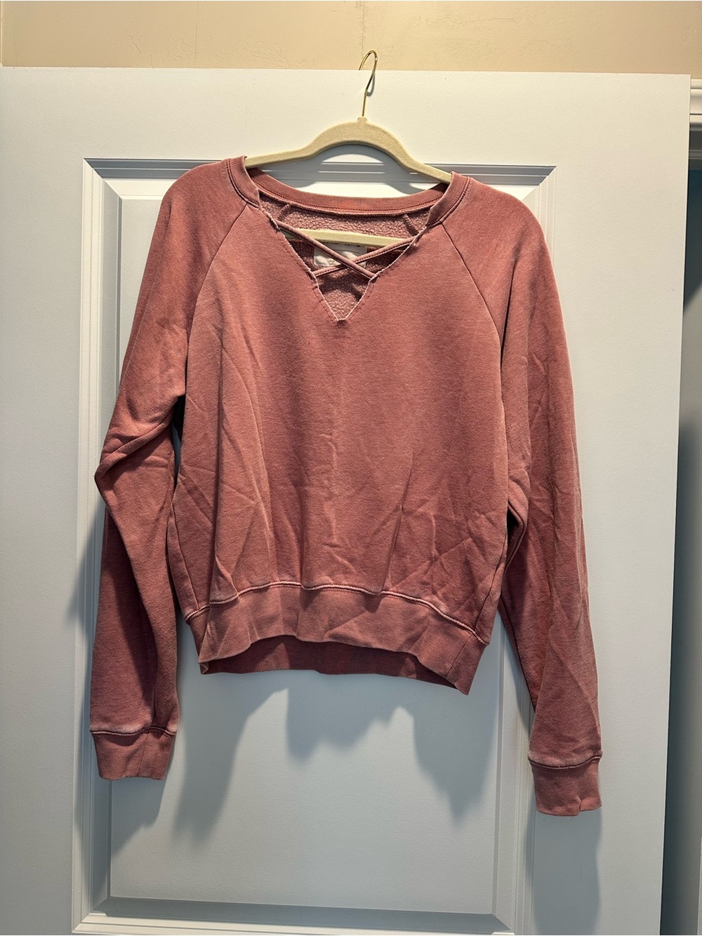 Women's Lace-Up V-Neck Pullover Sweatshirt - Mauve